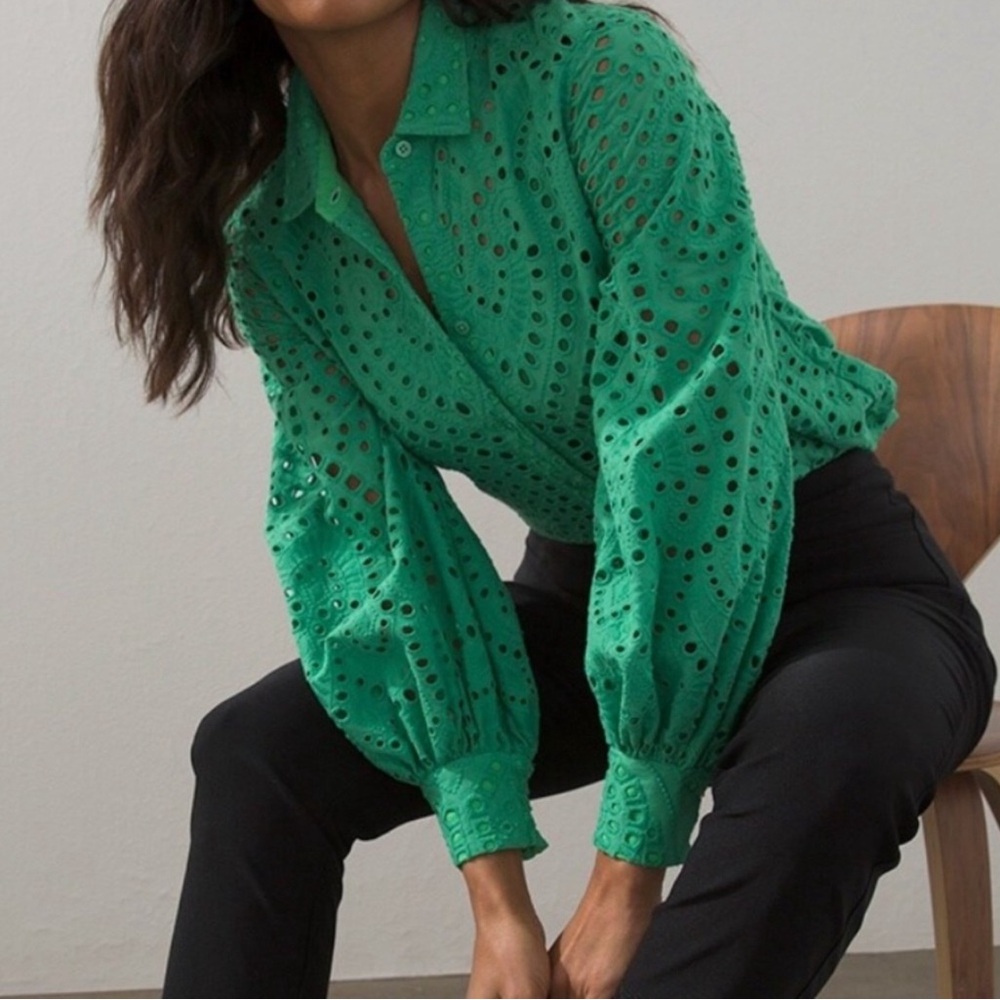 Chico’s eyelet billow sleeve shirt, green, size 8, 19” pit to pit  (B4) - Picture 3 of 7